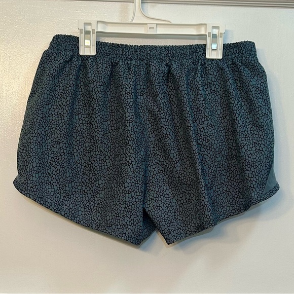 Women’s Nike 5K Dri-Fit Running Shorts size Large - Picture 2 of 5
